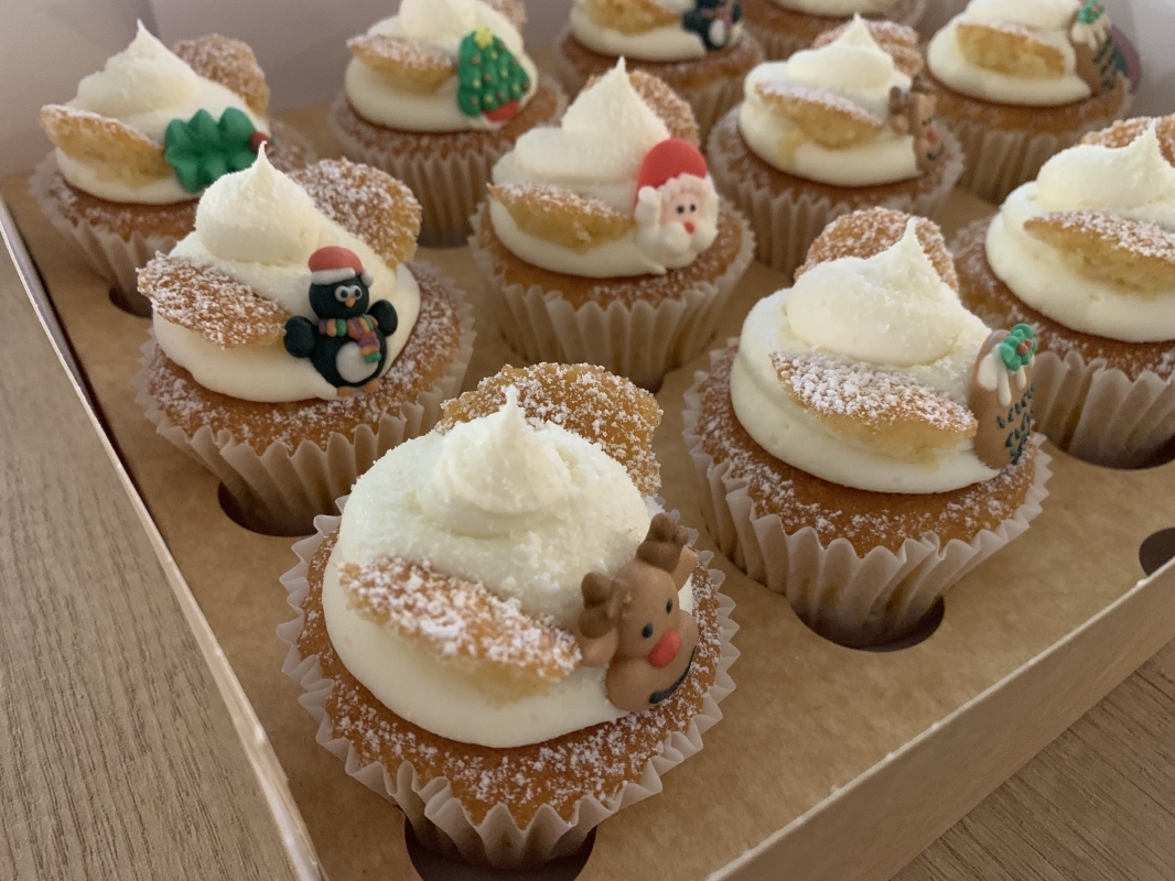 angel-wings-christmas-cupcake-november-2025-4.jpeg