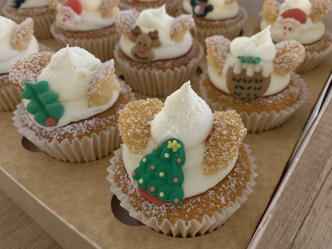 angel-wings-christmas-cupcake-november-2025-5.jpeg