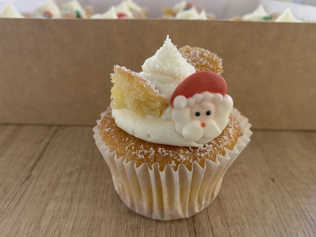 angel-wings-christmas-cupcake-november-2025.jpeg
