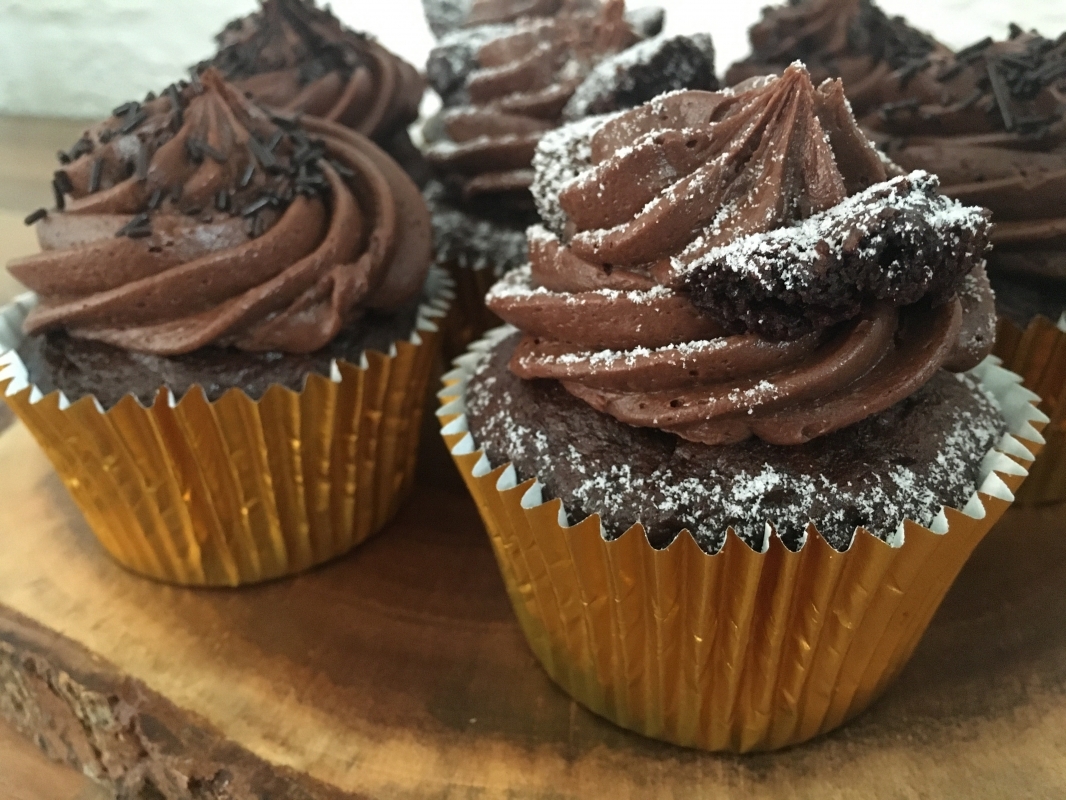 chocolate-cupcake-selection-gluten-free-october-2020-2-001.jpg