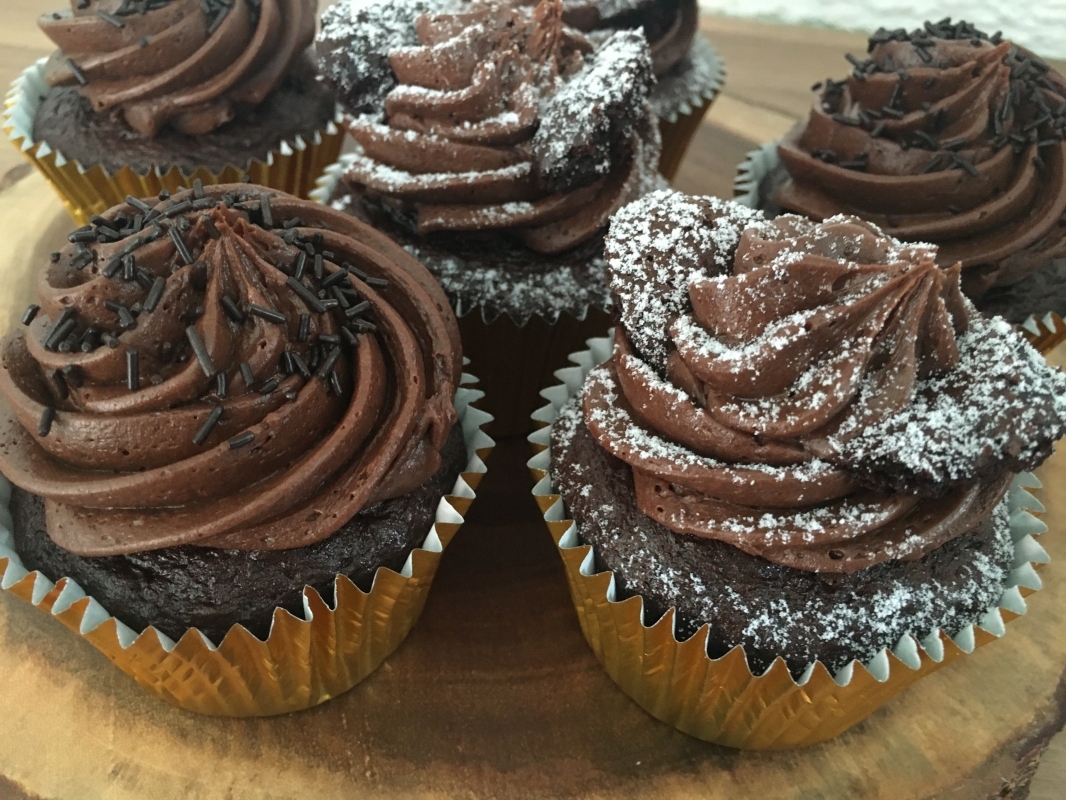 chocolate-cupcake-selection-gluten-free-october-2020-4-001.jpg