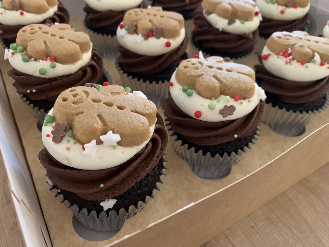 chocolate-cupcake-with-gingerbread-man-biscuit-november-2025-2.jpeg