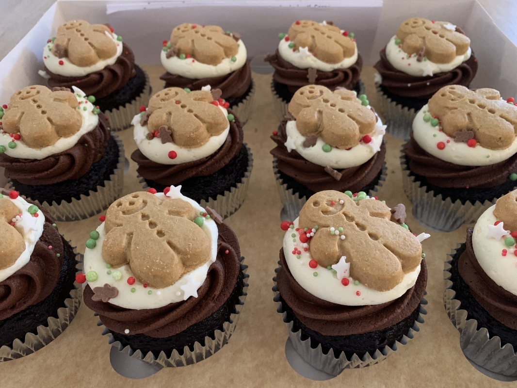 chocolate-cupcake-with-gingerbread-man-biscuit-november-2025-3.jpeg