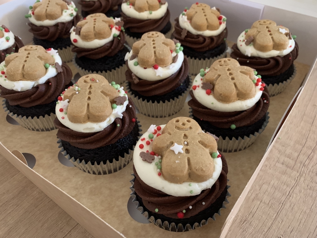 chocolate-cupcake-with-gingerbread-man-biscuit-november-2025-4.jpeg
