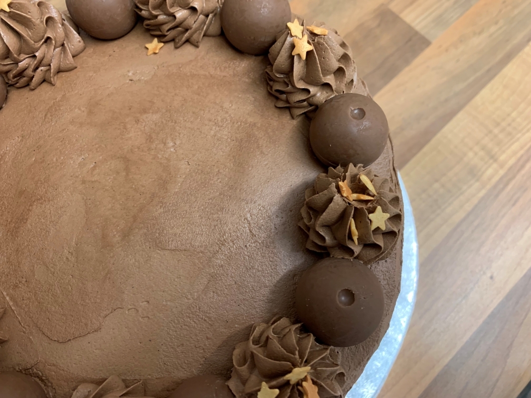gluten-free-chocolate-caramel-celebration-cake-november-2021-.jpg