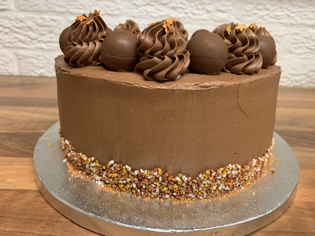 gluten-free-chocolate-caramel-celebration-cake-november-2021-4-001.jpg