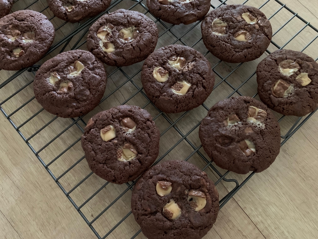 gluten-free-chocolate-fudge-cookies-july-2022-4.jpg