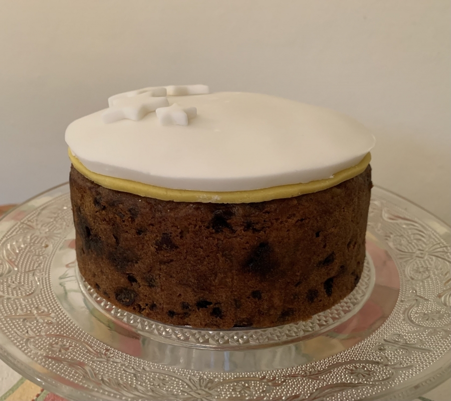 gluten-free-christmas-cake-fruit-cake-with-fondant-icing-and-marzipan-topping-january-2026-new-001.jpeg