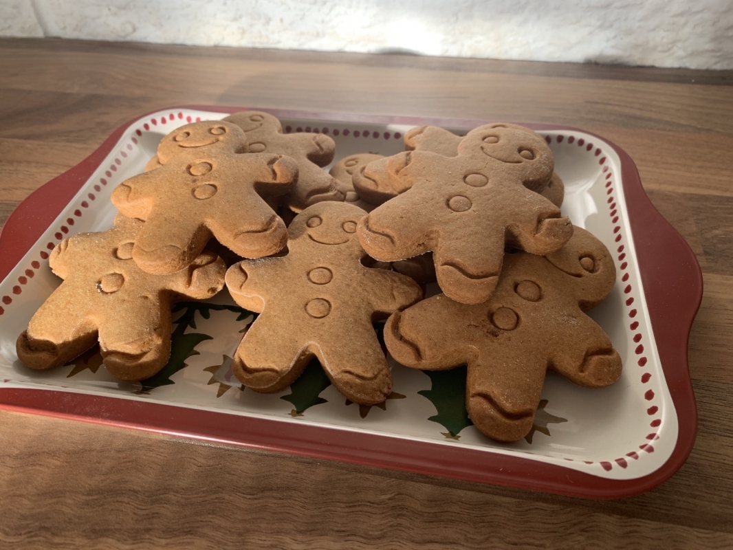 mini-gingerbread-men-without-decoration-november-2025-5.jpg