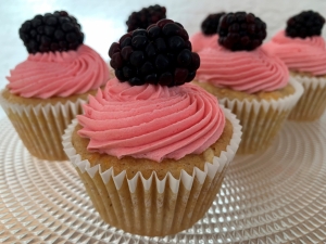 apple-blackberry-cupcakes-with-blackberry-frosting-and-fresh-blackberry-vegan-gluten-free-november-2021.jpg