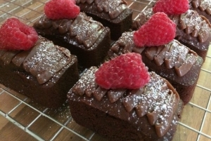 chocolate-mini-loaves-with-milk-chocolate-ganache-and-fruit-topping-2-.jpg