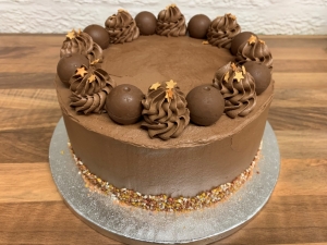 gluten-free-chocolate-caramel-celebration-cake-november-2021-5-001.jpg