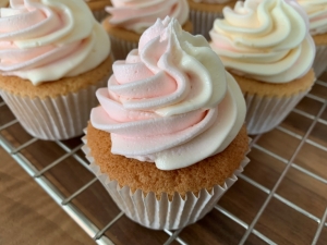 vanilla-cupcakes-with-raspberry-and-vanilla-frosting-october-2021-5.jpg
