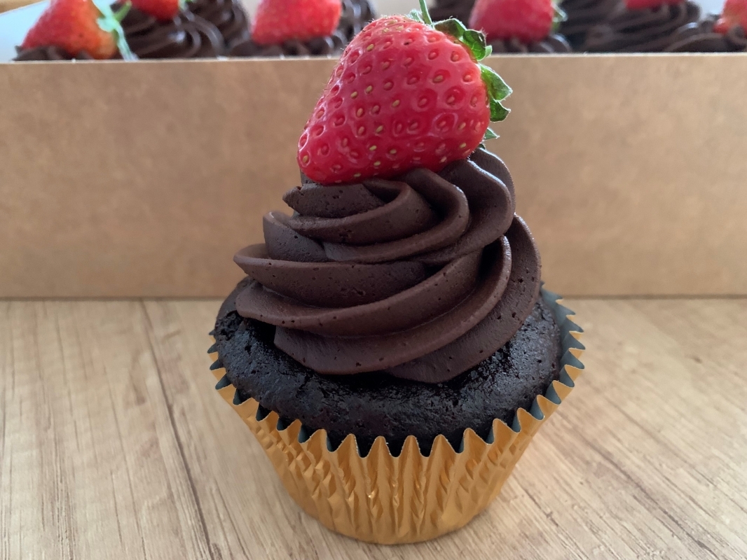 vegan-gluten-free-soya-free-nut-free-chocolate-cupcakes-with-chocolate-frosting-and-strawberry-september-2022-002.jpg