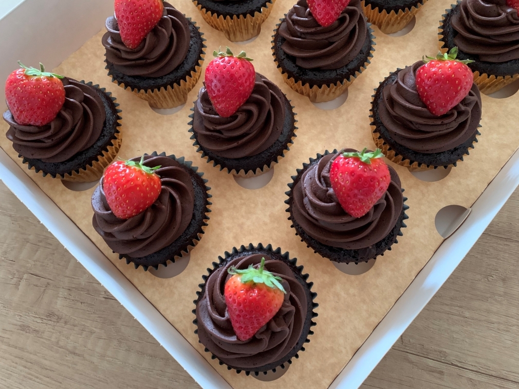 vegan-gluten-free-soya-free-nut-free-chocolate-cupcakes-with-chocolate-frosting-and-strawberry-september-2022-3-001.jpg