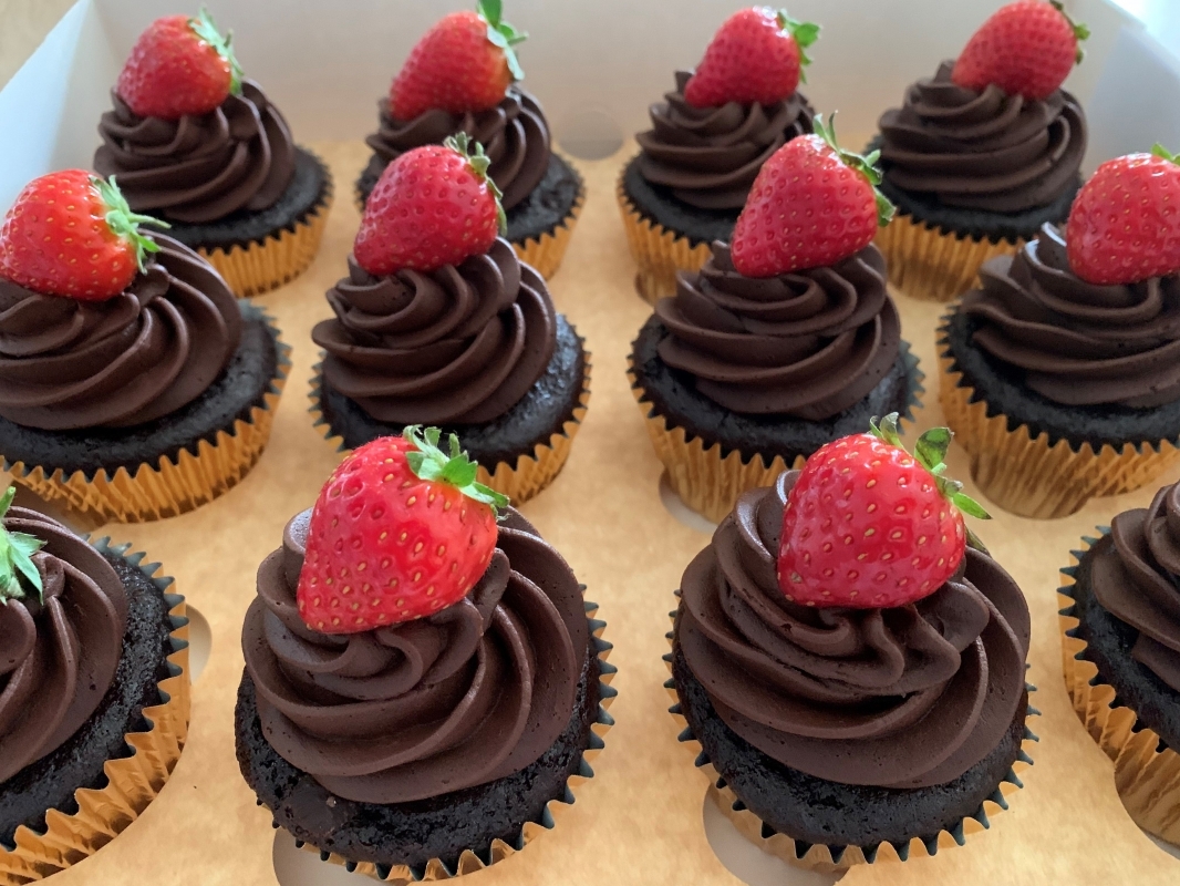 vegan-gluten-free-soya-free-nut-free-chocolate-cupcakes-with-chocolate-frosting-and-strawberry-september-2022-4-001.jpg